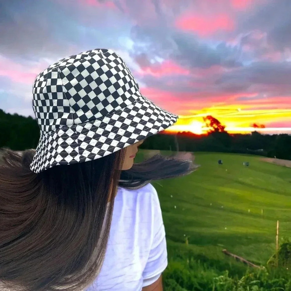 Boutique Black and White Checked Fully Reversible Bucket Hat Trendy OSFM - Picture 1 of 6